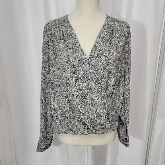 Chelsea 28 wrap navy graffiti floral blouse - Picture 8 of 11